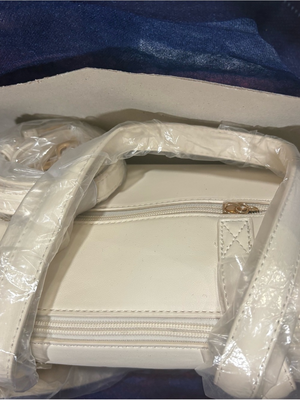 NWT Lee Beige Shoulder Bag Crossbody Purse Flower Charm Handbag - Picture 3 of 3